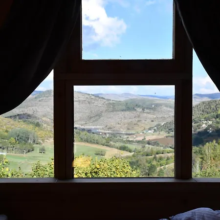 Uvacki Raj Case de vacanță *